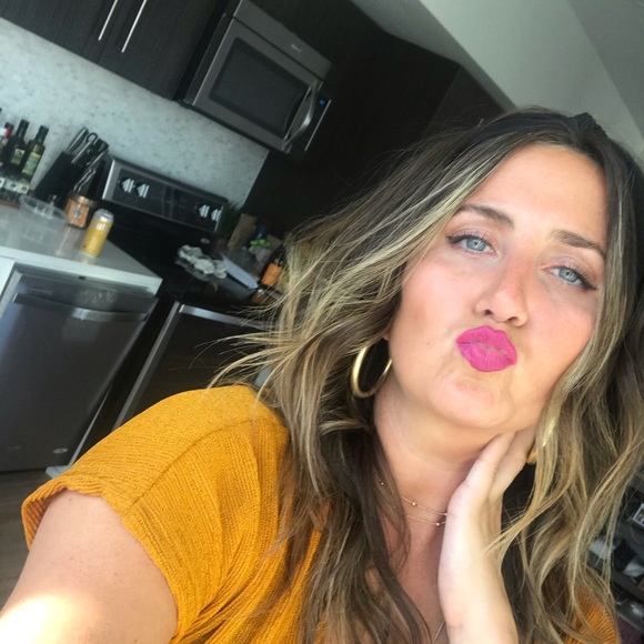 Meet your Posher, Shelby - Picture 1 of 1